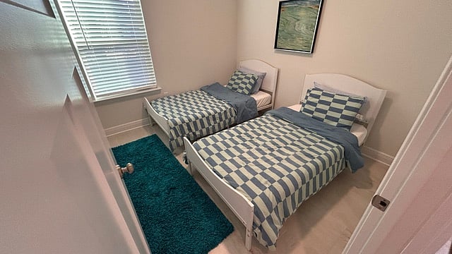 Bedroom 2 with twin beds