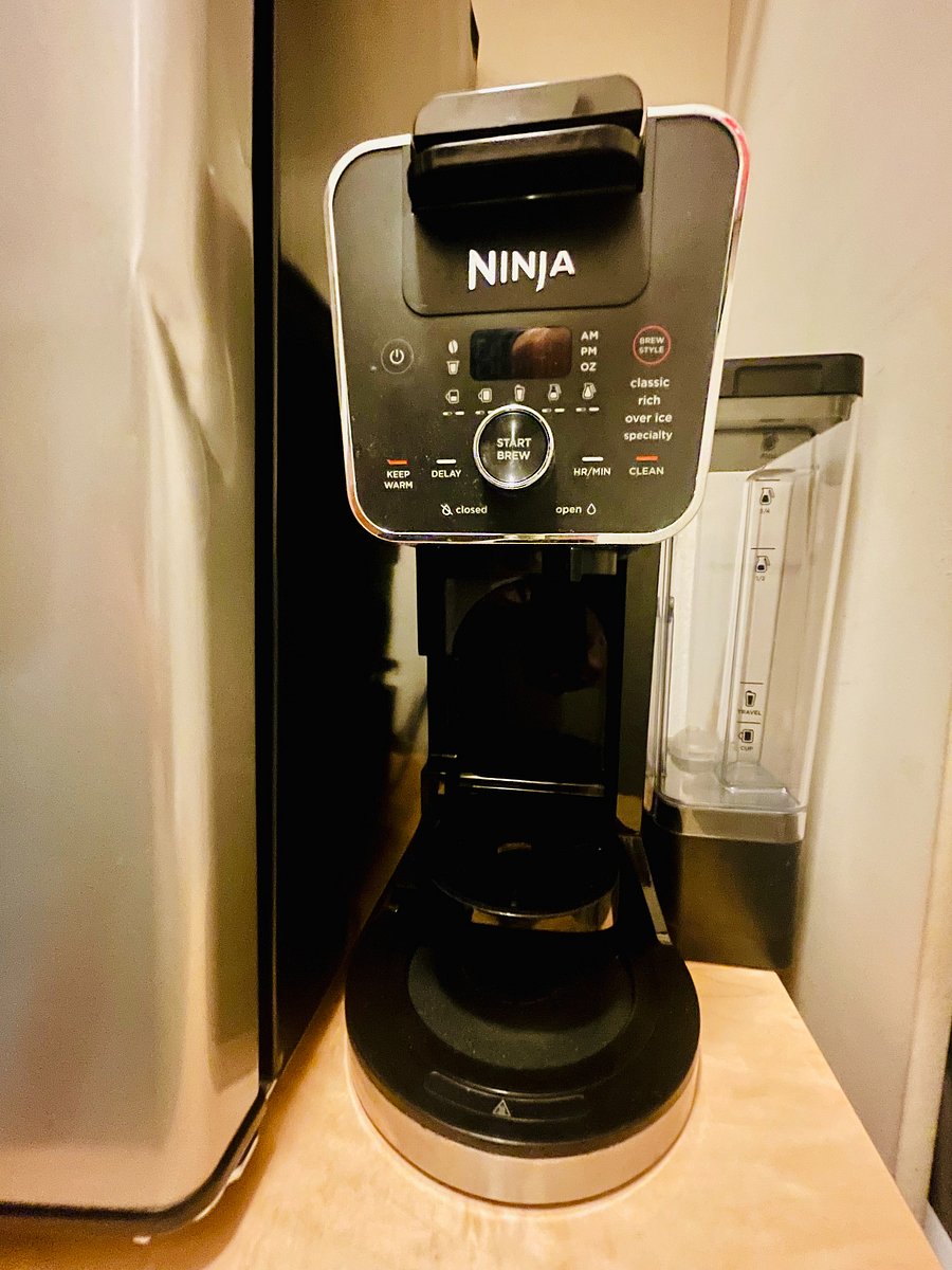 Ninja K-Cup Pod Coffee Machine. Room is also equipped with a small rice cooker.