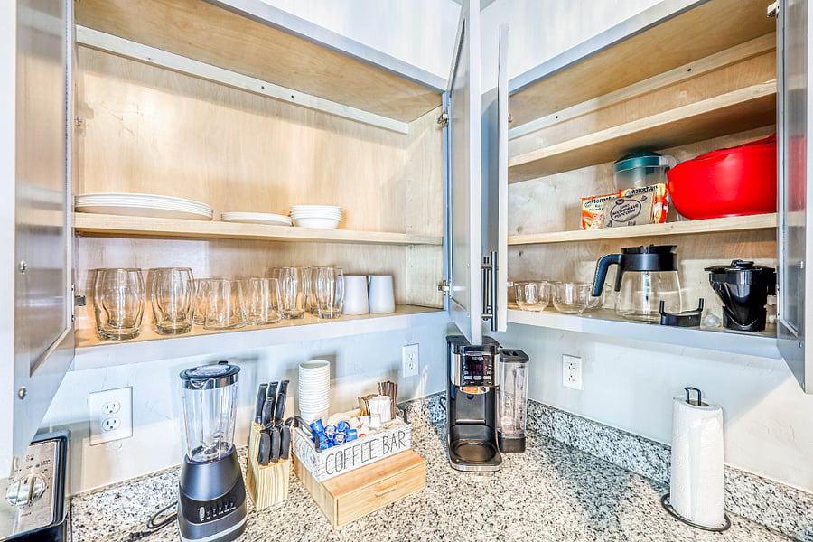 Glassware & coffee station