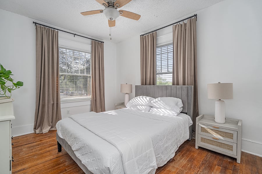 Queen bed 