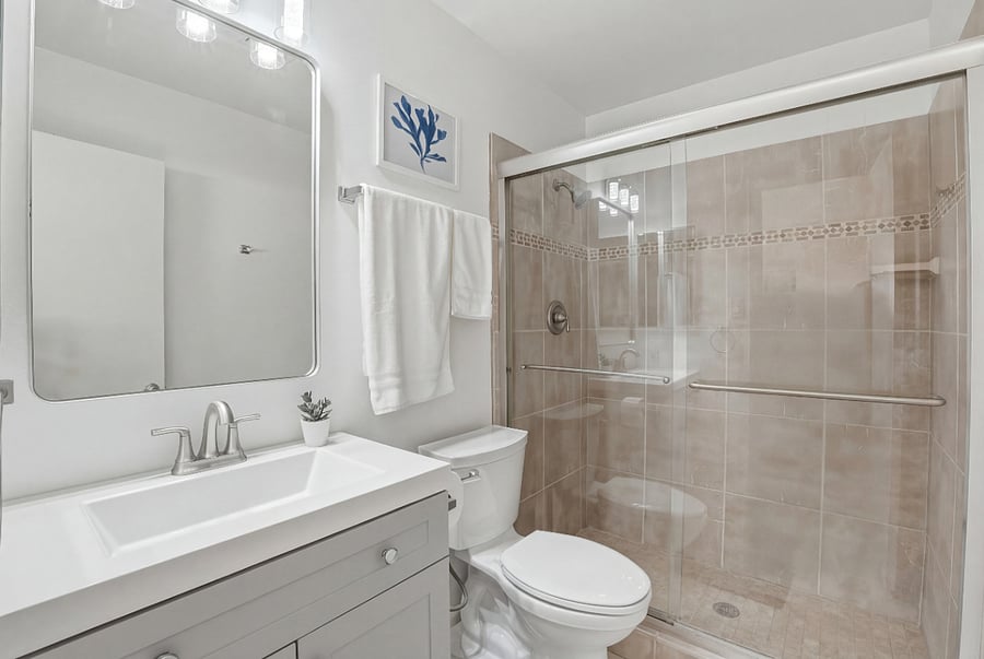 Room 1 bathroom