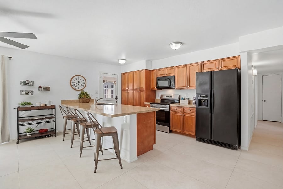 Fully stocked kitchen. Common areas are cleaned bi-monthly.