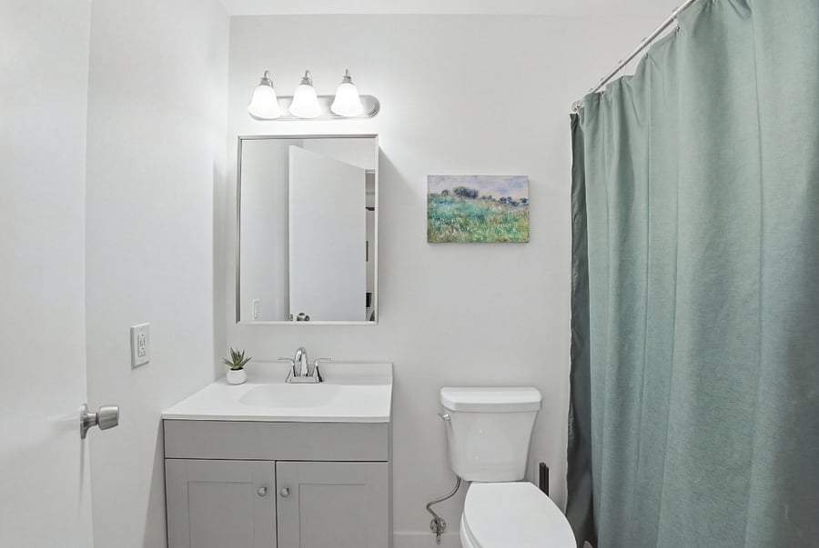 Room 4 private bath.