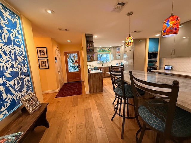 front door/kitchen