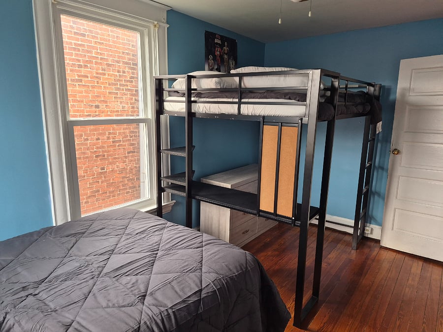Bedroom 3 2 full beds