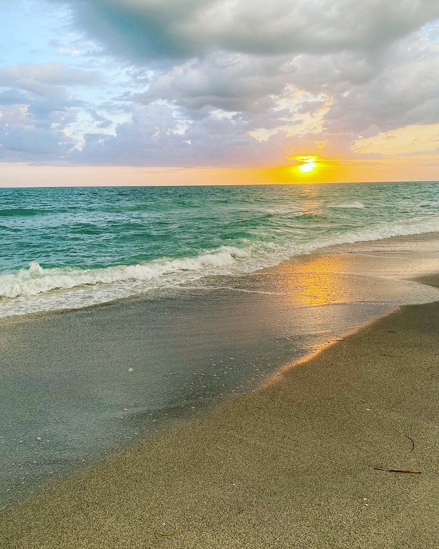Minuets from Breathtaking Englewood beach
