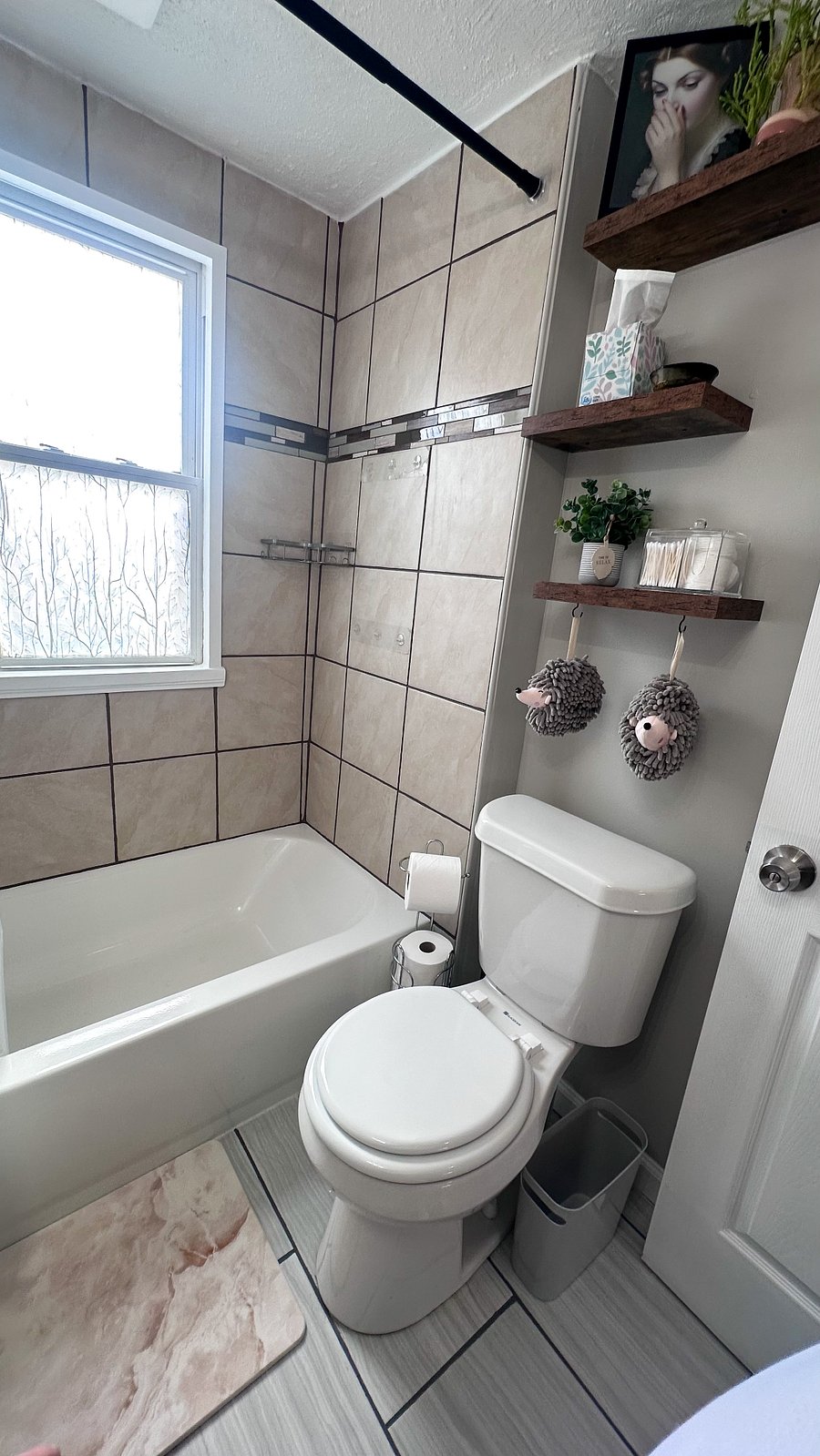 Shared bathroom, picture number 2.
