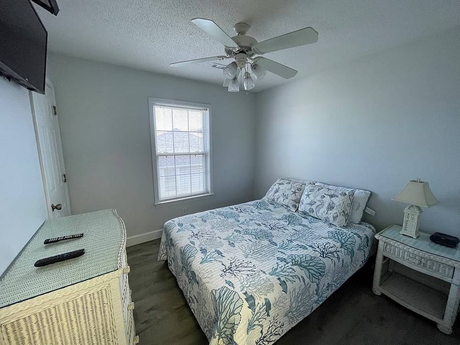 Back Unit Queen
Bedroom 1