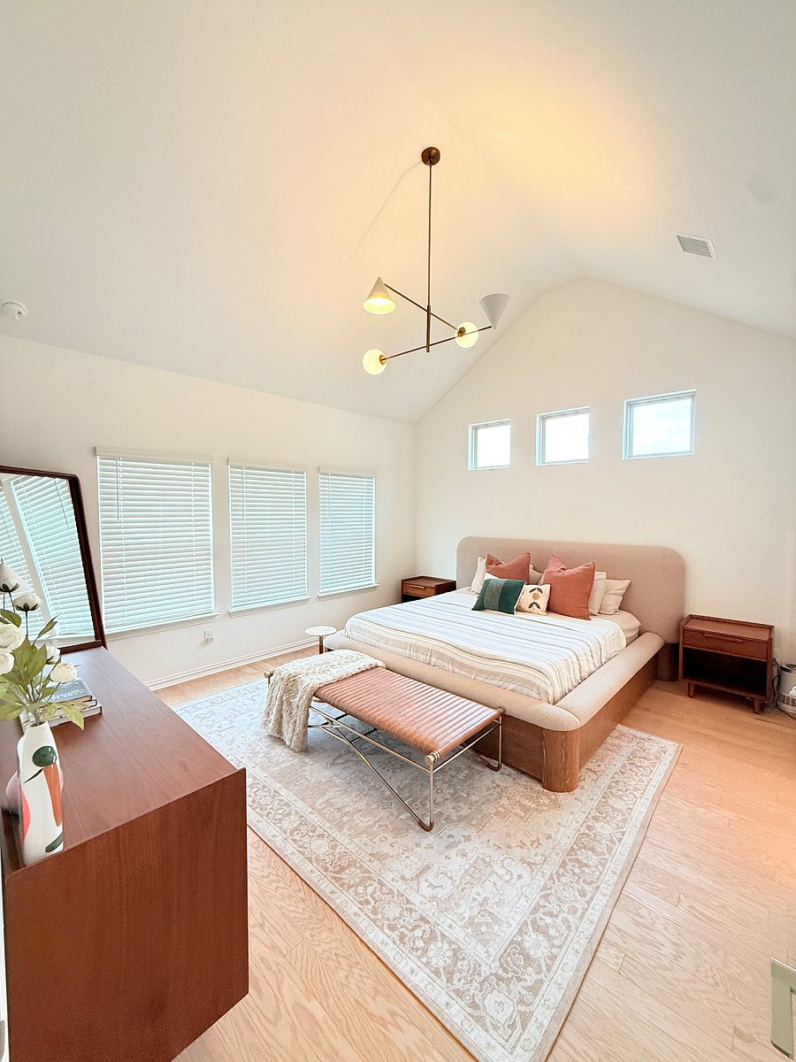 Master bedroom king bed