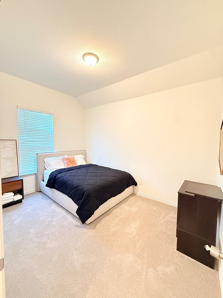 Guest room 1 queen bed
