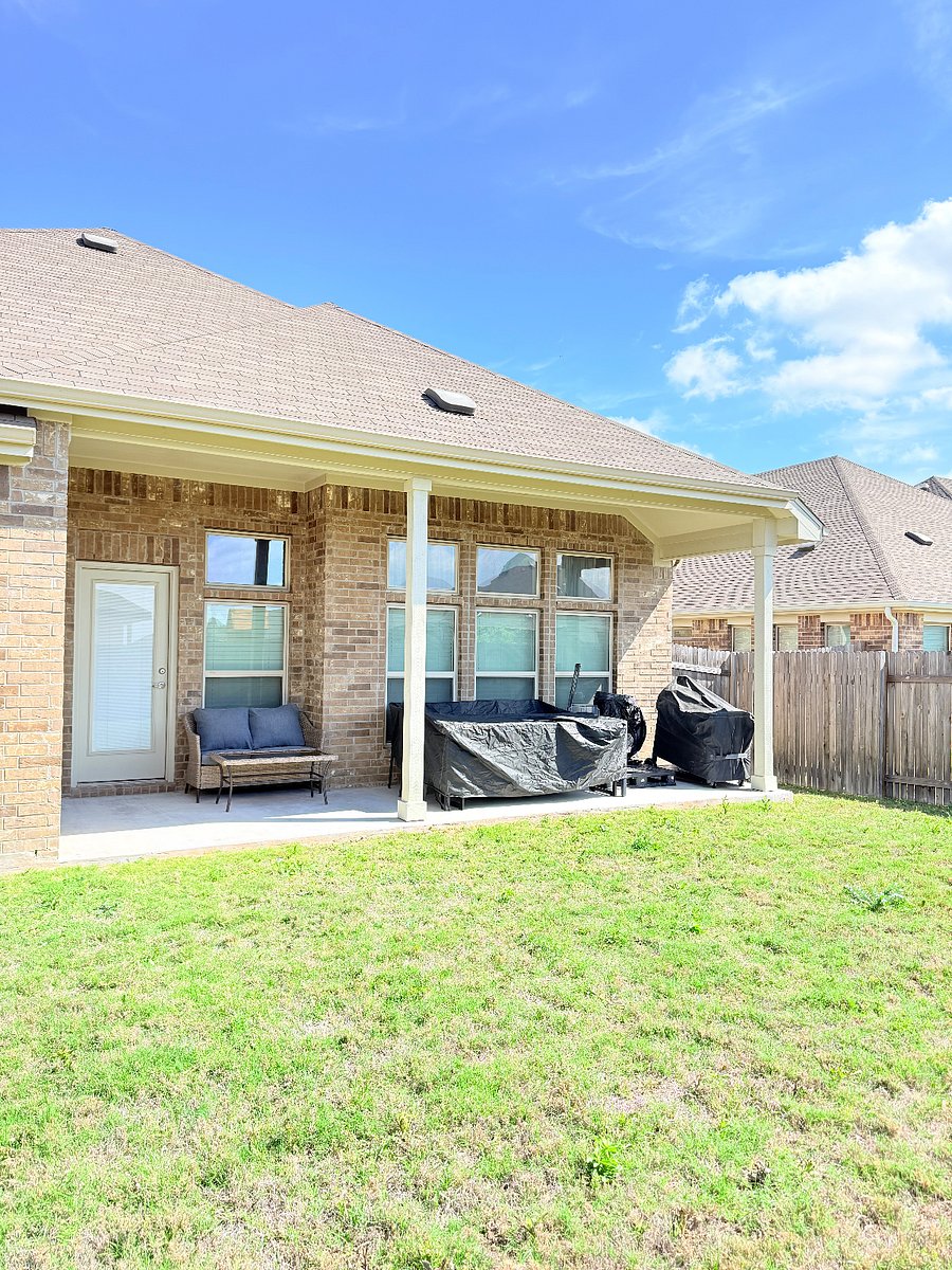 Covered patio with dining and outdoor grill