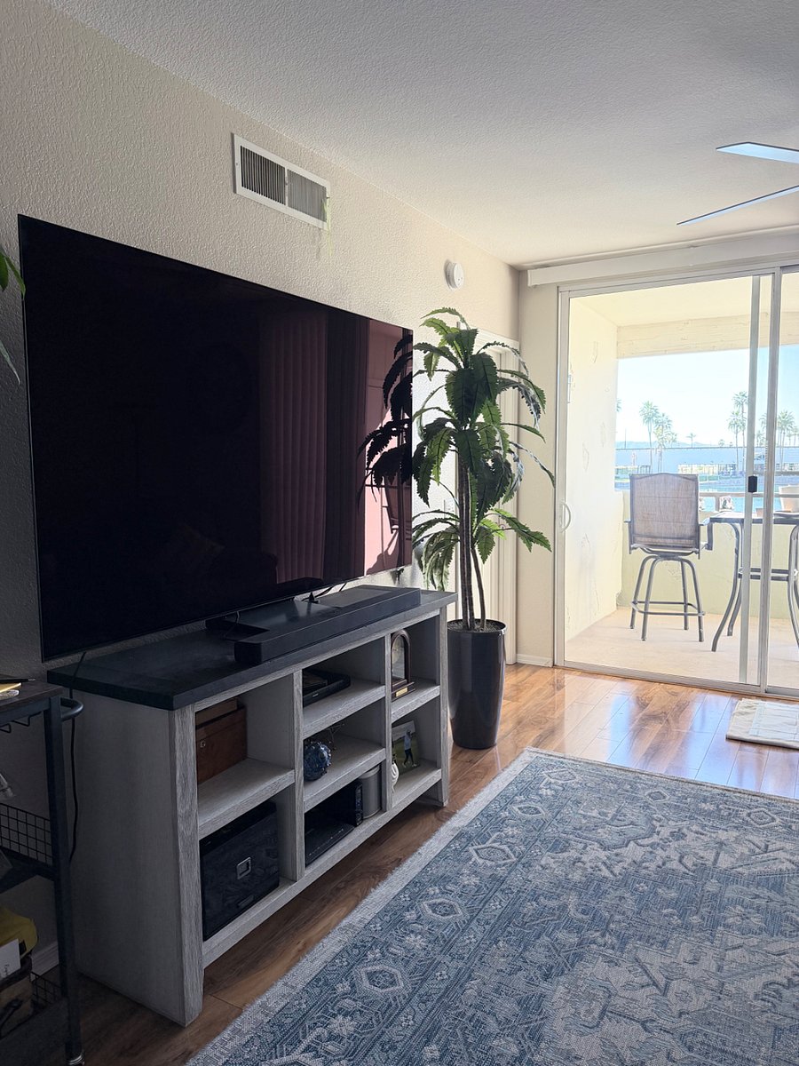 Living room 77 smart TV
