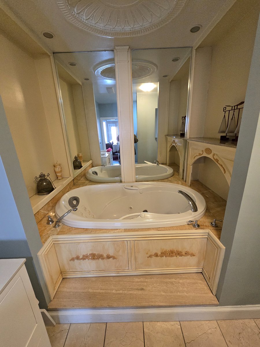 Ensuite Bathtub