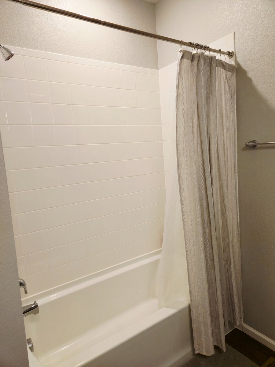 Shower/tub