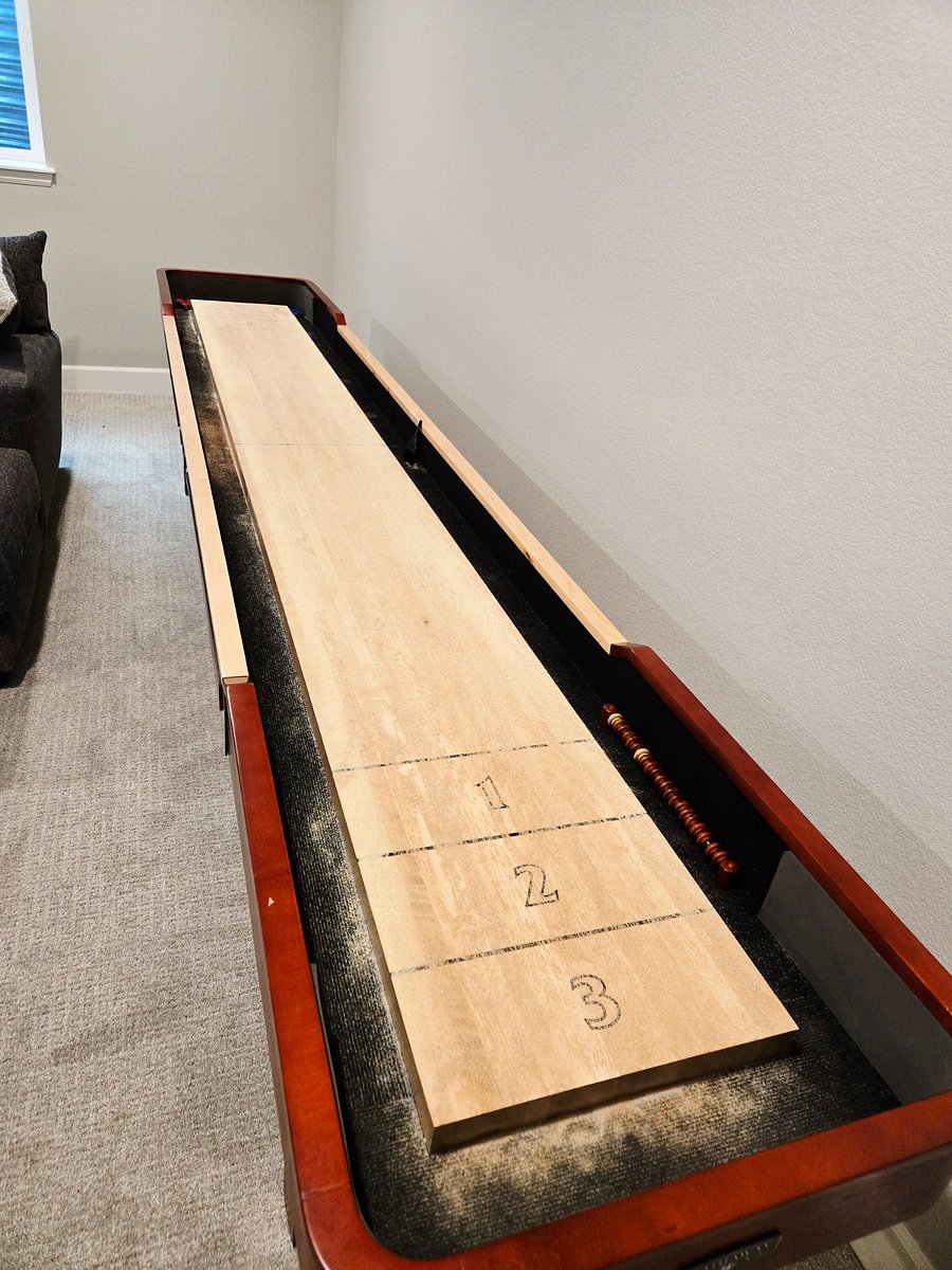 Shuffleboard table