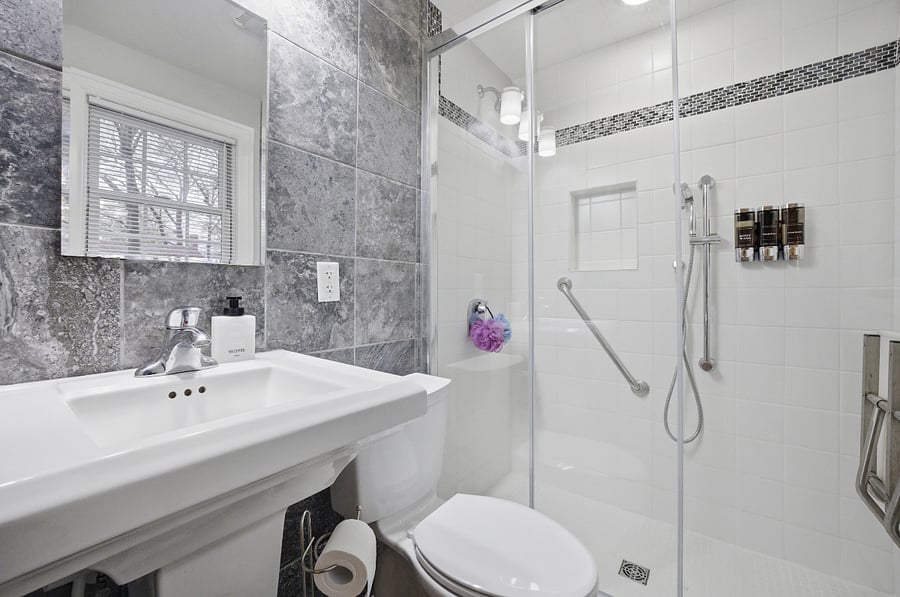 Full bath 1st floor
Walk in shower