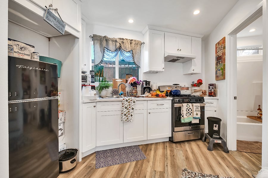 All the essentials provided: paper towels, foil, zip-top bags, cleaning supplies, utensils