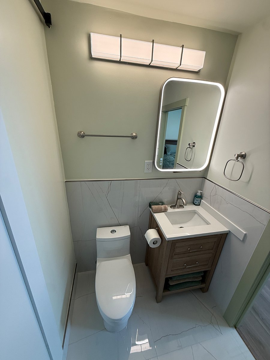Full Size Toilet & LED Mirror