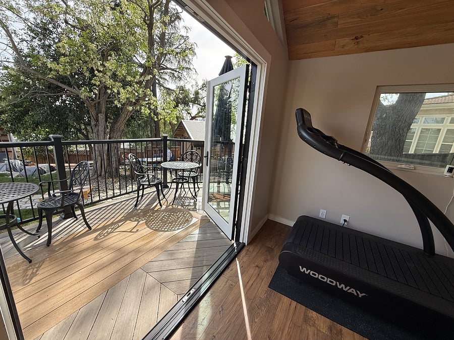 Enjoyable Deck with Views Ideal for Outdoor Yoga/Exercises 