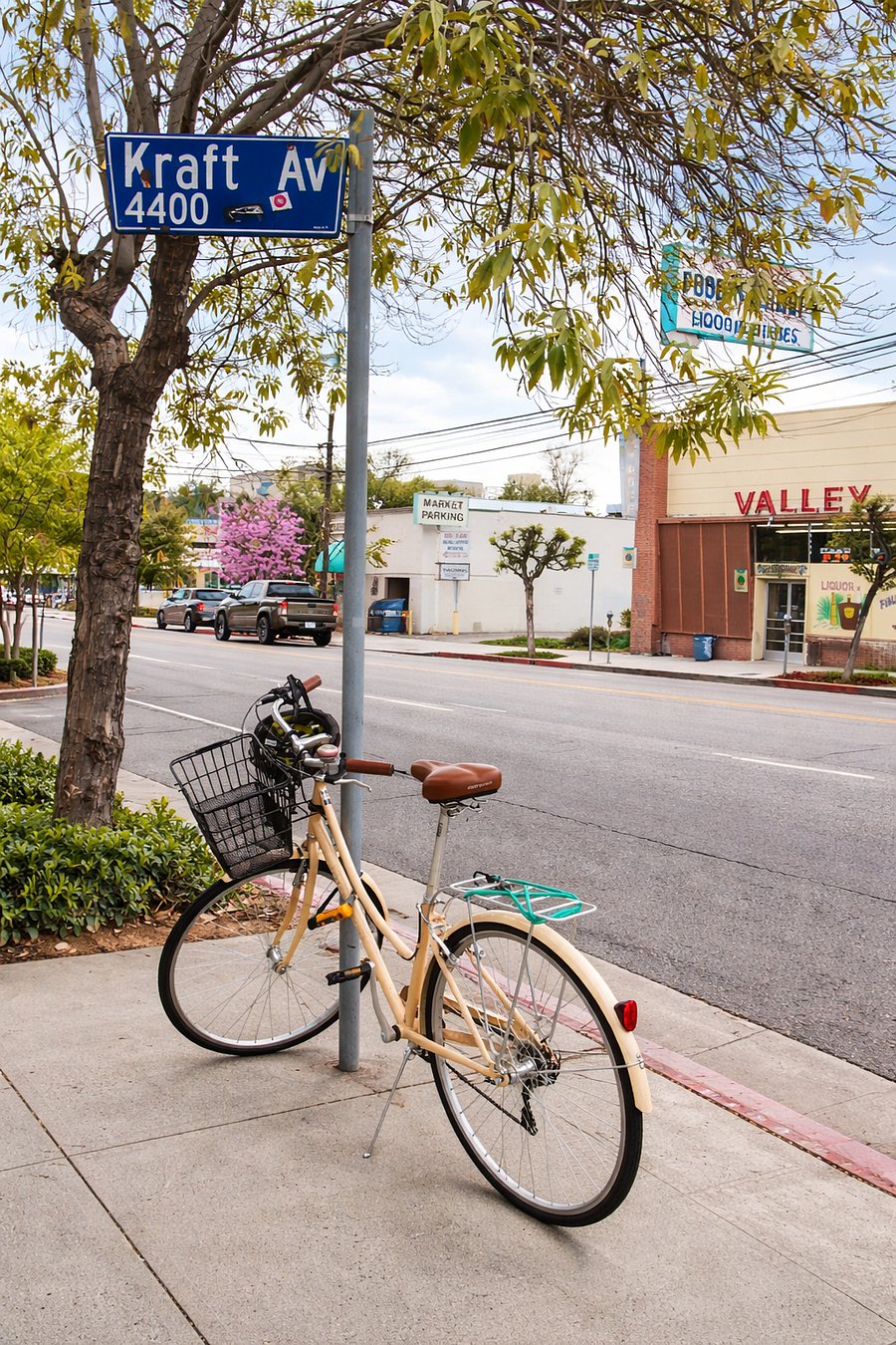 Bike locally around the neighborhood or enjoy longer routes extending toward the LA River bike path.
