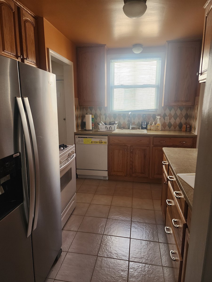 Full size kitchen