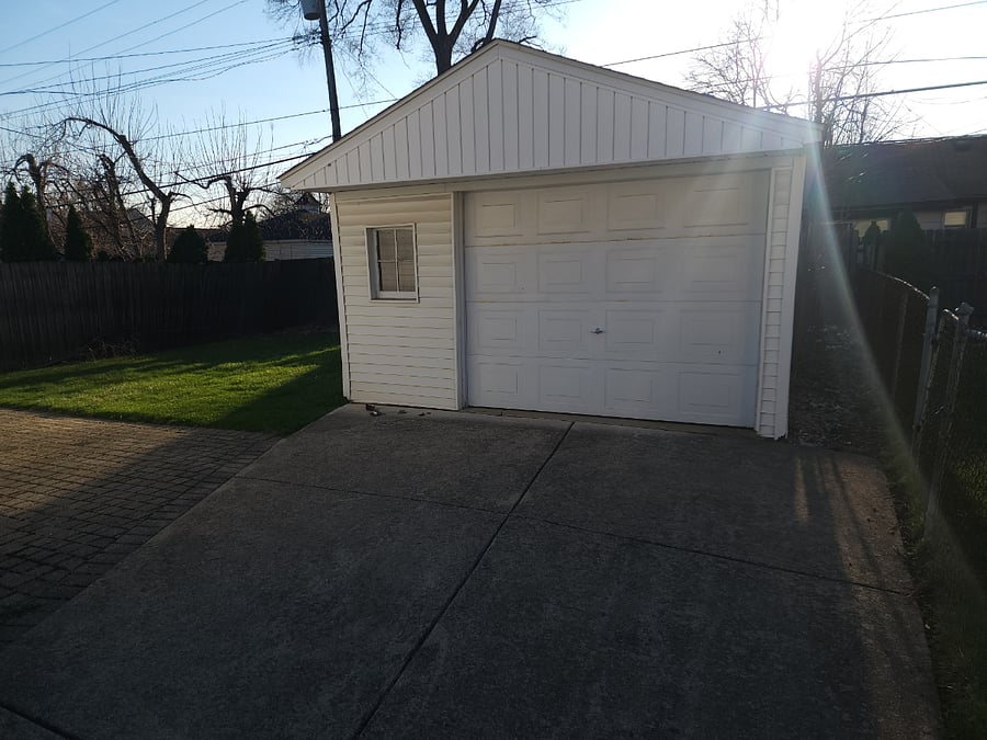 Exterior 1 car garage