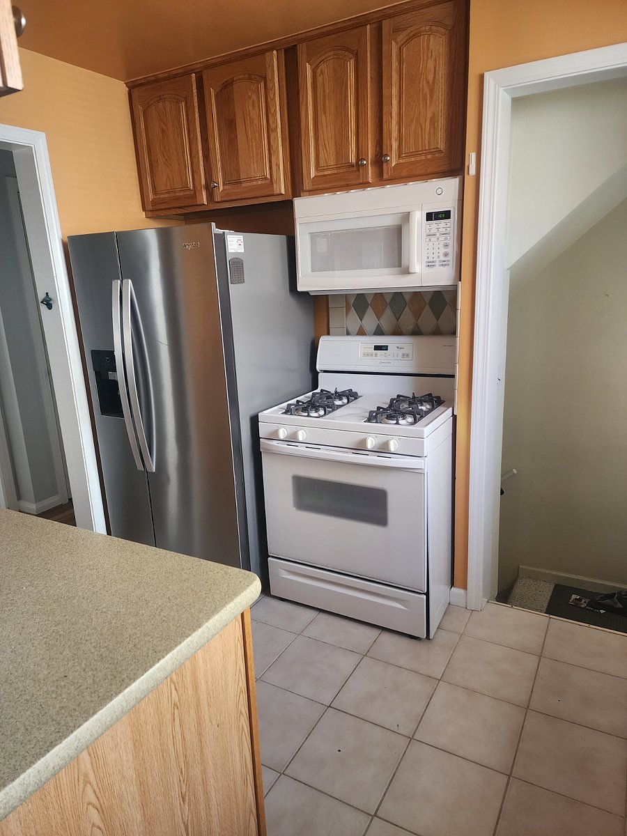 Full size kitchen
