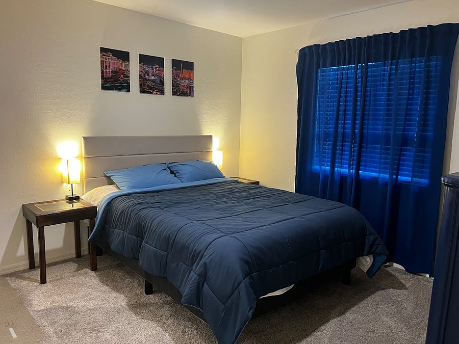 Room 3 / Master BR - Queen Size Bed, Side Lamps.