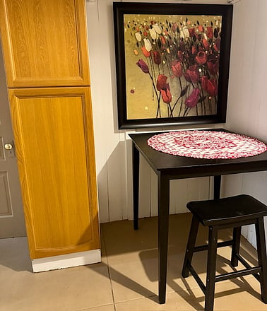 Kitchen eating area