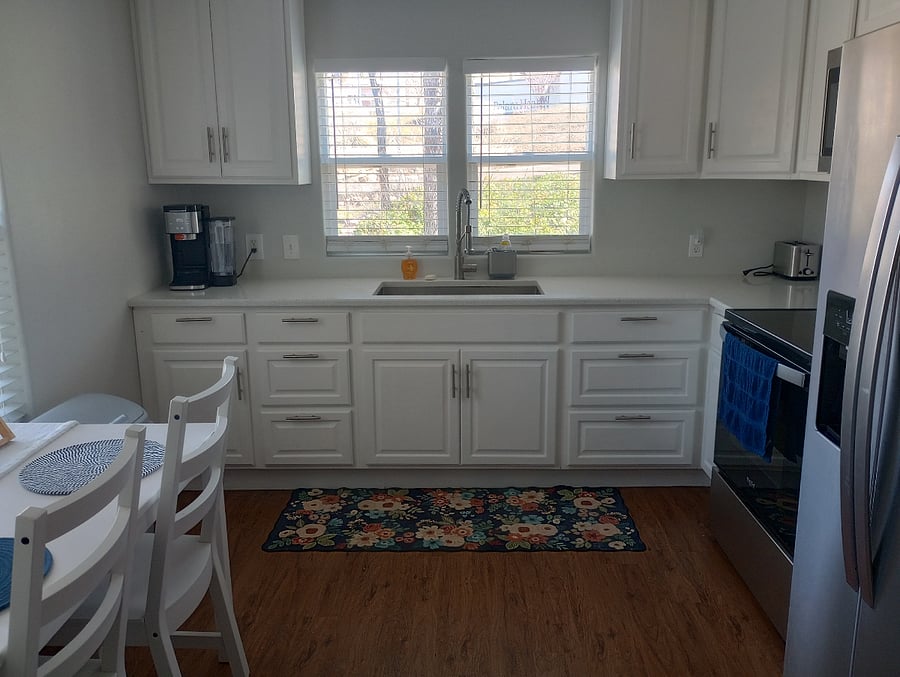 Full kitchen