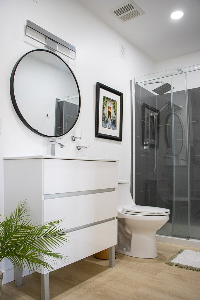 Bathroom attached to Middle Bedroom + Opens to Kitchen