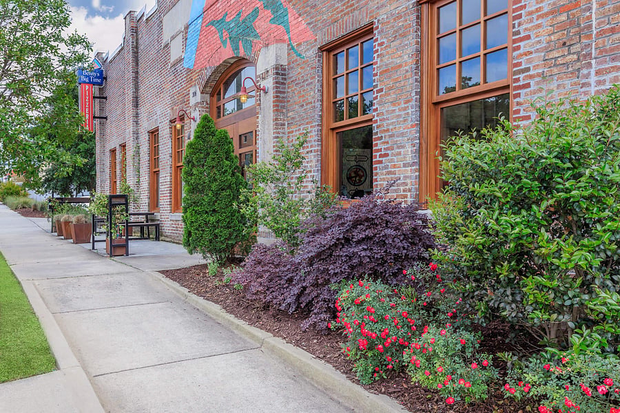 Benny's Big Time Pizzeria owned by celebrity chef Vivian Howard - 1 block away