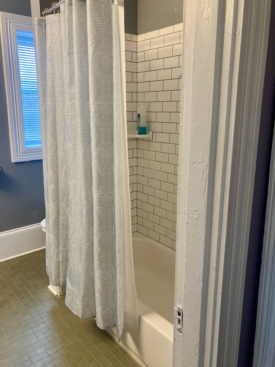 second floor full bath