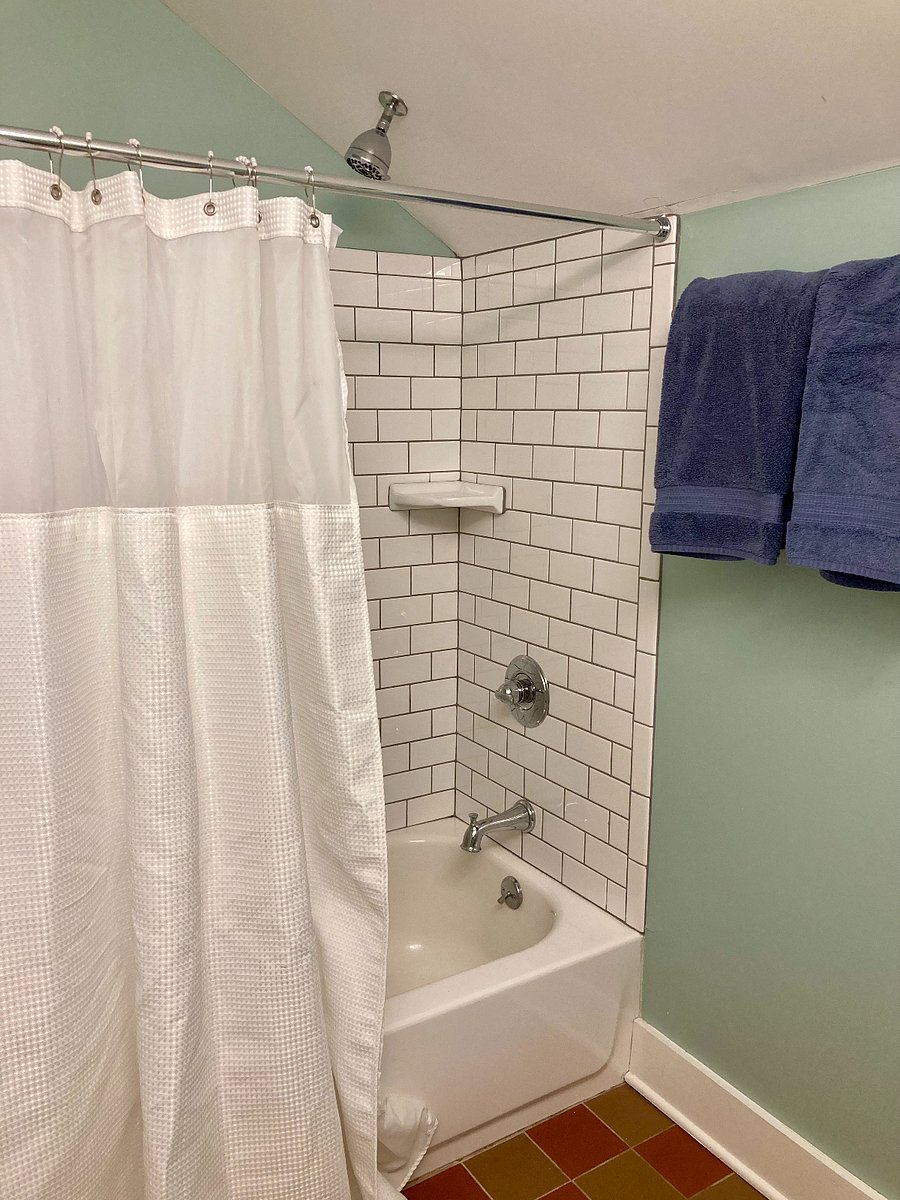 3rd floor full bath