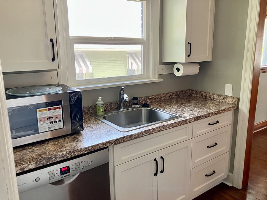 Unit also has a dishwasher :)