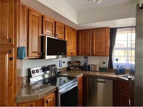 Whether you're slicing fresh fruit, preparing a quick breakfast, or cooking a homemade dinner, this fully equipped kitchen is designed to make the entire process feel effortless.