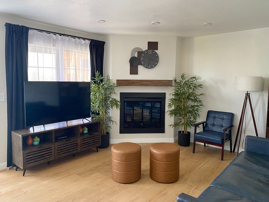 Stretch out on the sofa and stream your favorite movies using your own logins. And never lose track of time with the oversized geometric clock above the decorative fireplace.