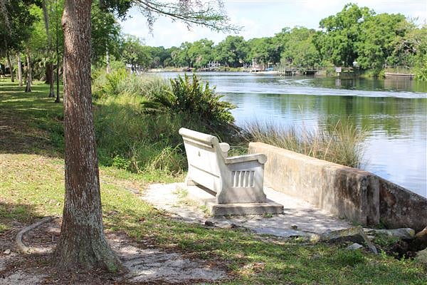 Walking Distance to Epps Park, Hillsborough River