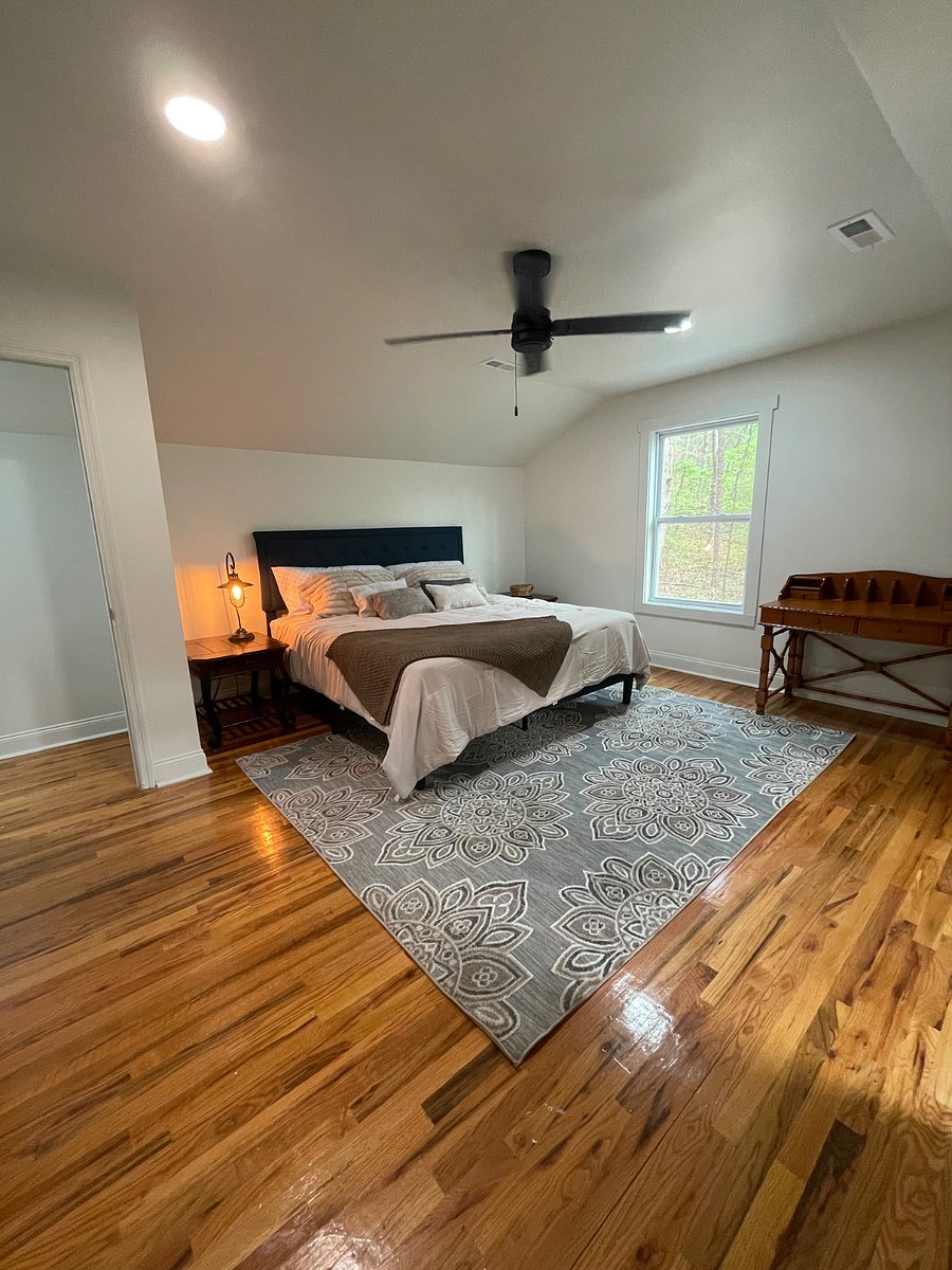 Upstairs large spacious room with King bed with an office space.