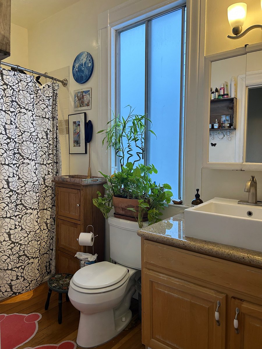 Larger bathroom with tub