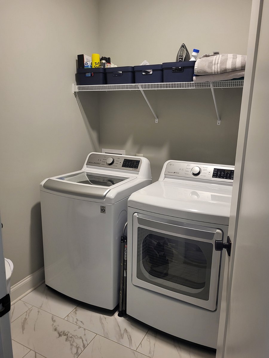Laundry w/ Washer/Dryer