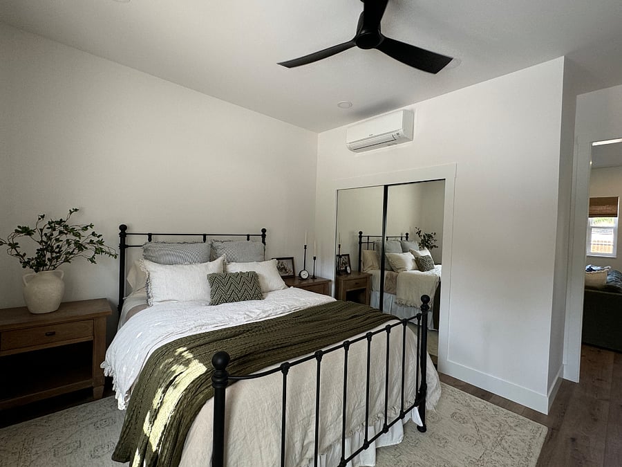 Queen size bed. Full size closet with organization. 