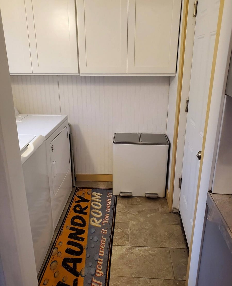 laundry area / mudroom, back entrance area
