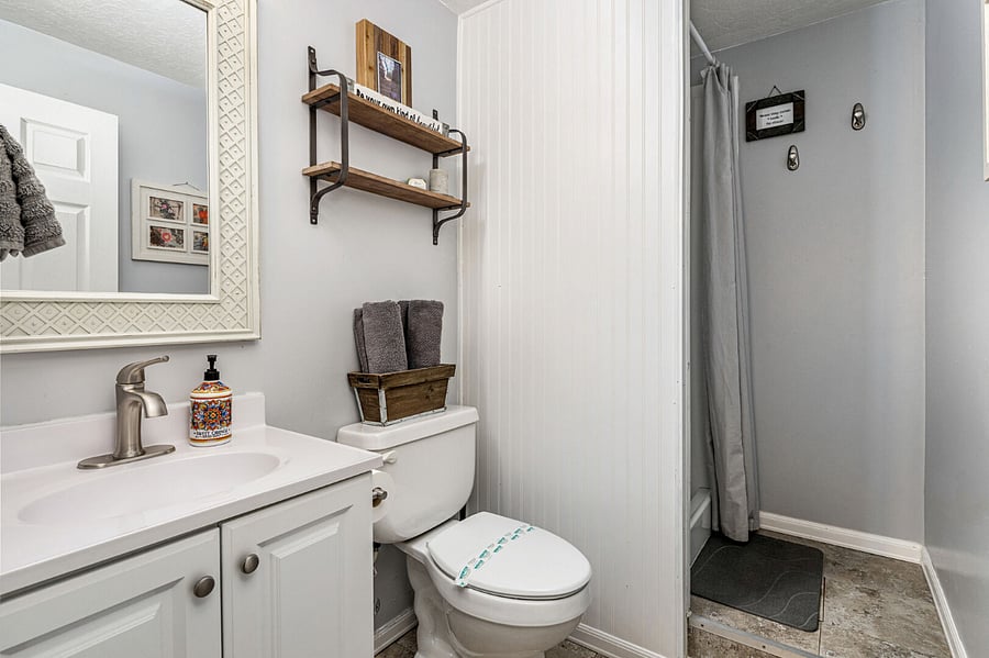 Downstairs bathroom with rainshower showerhead