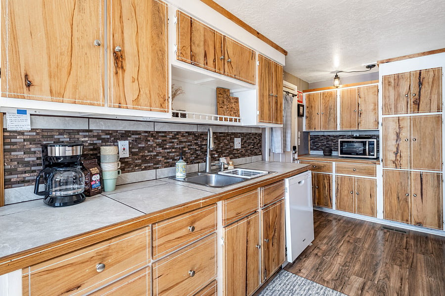 Well-stocked kitchen with everything you need to cook and serve delicious meals. Dishwasher, microwave, full size fridge, freezer, oven, stovetop. 