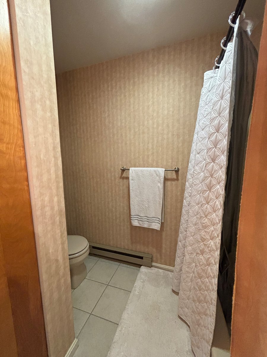 Upstairs Bathroom - Bathtub/Shower