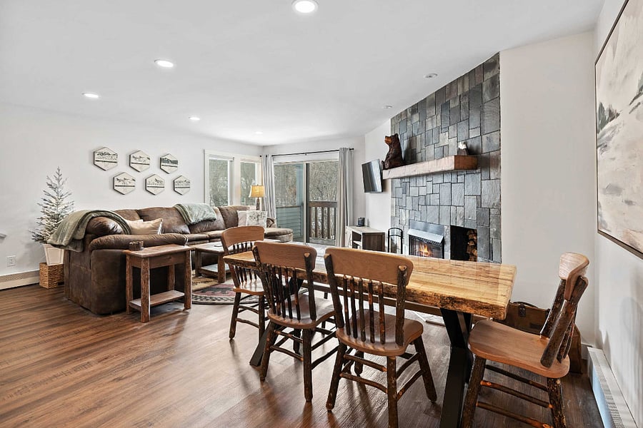 Living Room / Dining Table