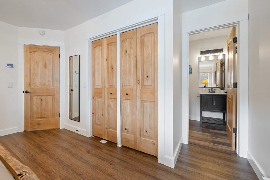 Master Bedroom / BathroomM