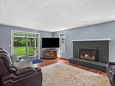 TV, Internet, Sofa and Recliers all included