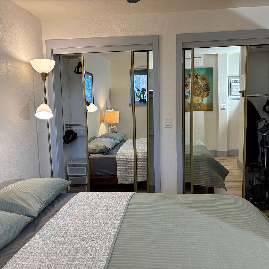 4 door, lighted closet in bedroom